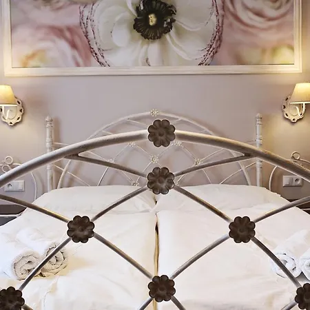 Penzión pre hostí Antonio Old Town 3*